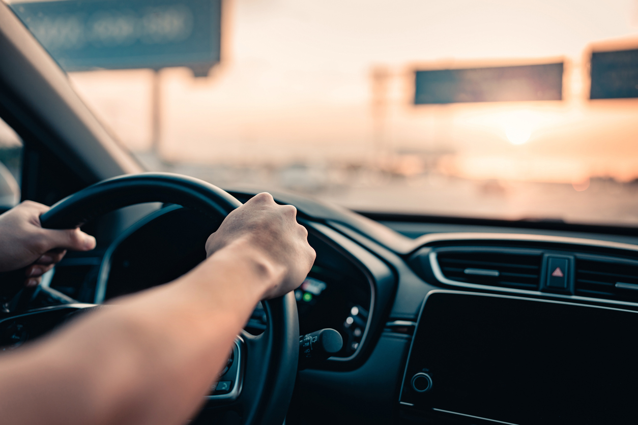 10 Safety Tips To Avoid Distracted Driving